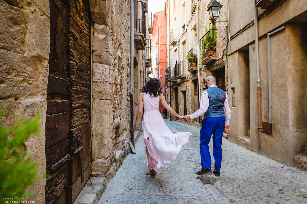 Photosession in the fabulous Besalu. Photographer in Barcelona Spain Maslik Yulia