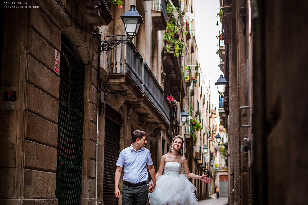 Sesión de fotos de boda en el puerto de Barcelona. Fotógrafo en Barcelona Maslik Yulia