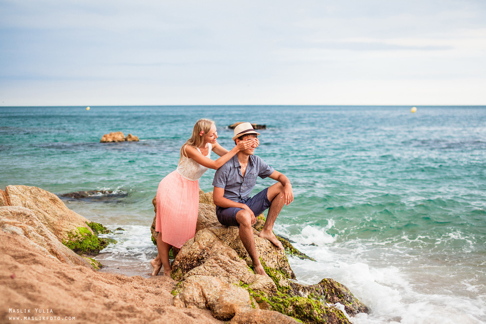 Sesión de fotos de playa en la Costa Brava. Fotógrafo en Barcelona Maslik Yulia