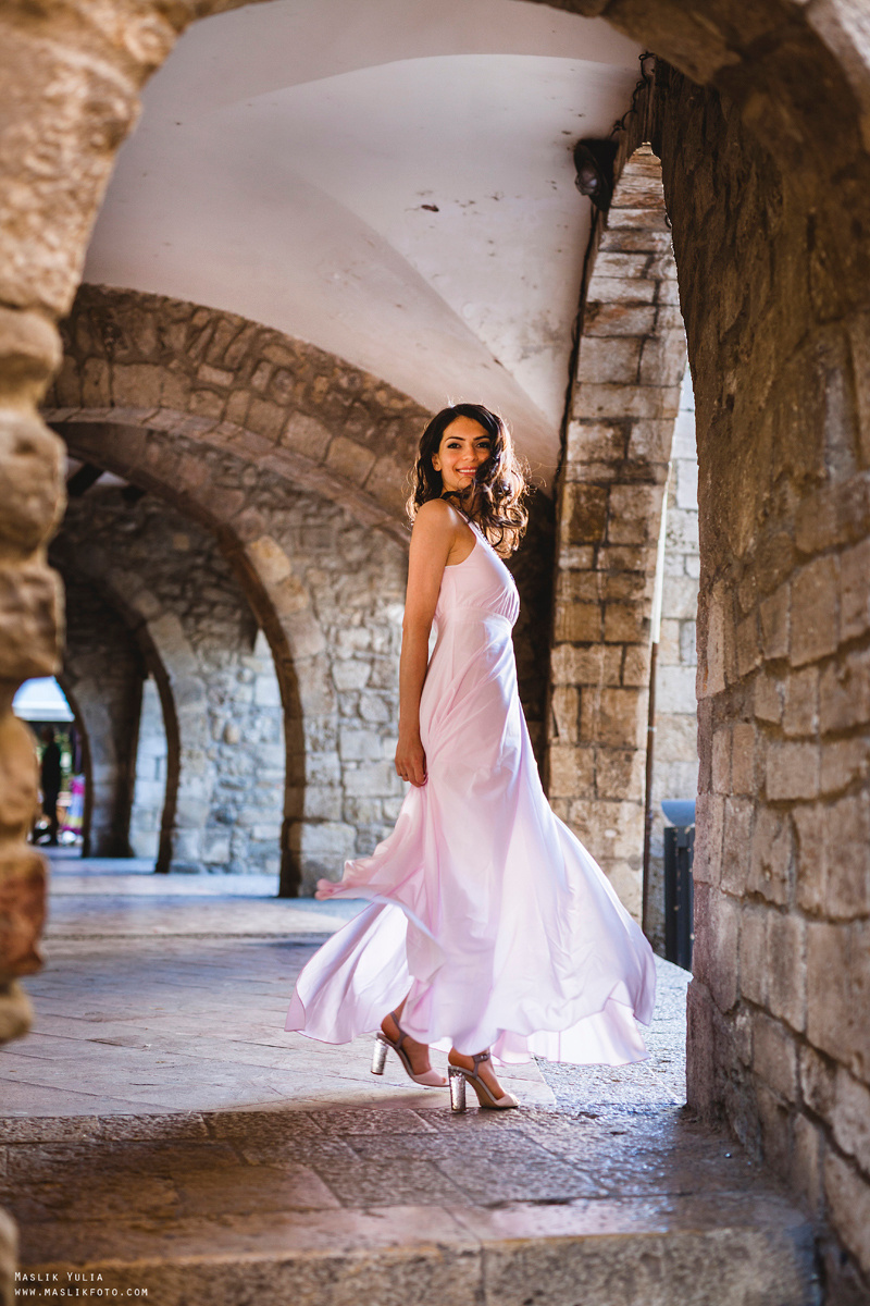 Photosession in the fabulous Besalu. Photographer in Barcelona Spain Maslik Yulia