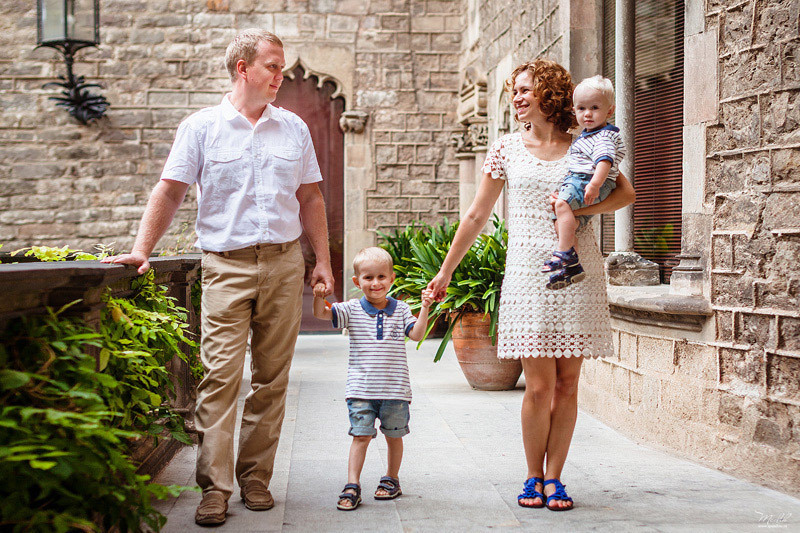 Rodzinna sesja zdjęciowa w Barcelonie. Fotograf w Barcelonie Hiszpanii Maslik Yulia