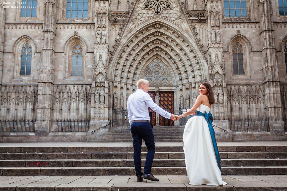 Elegante paseo fotográfico de boda. Fotógrafo en Barcelona Maslik Yulia