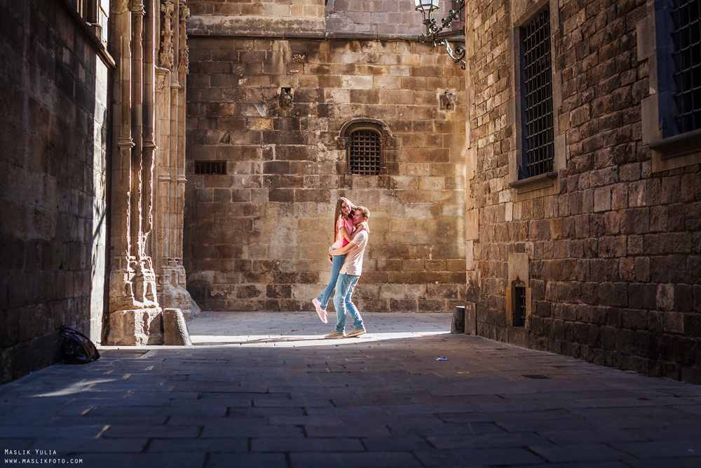 Impresionante paseo fotográfico de enamorados en Barcelona. Fotógrafo en Barcelona Maslik Yulia