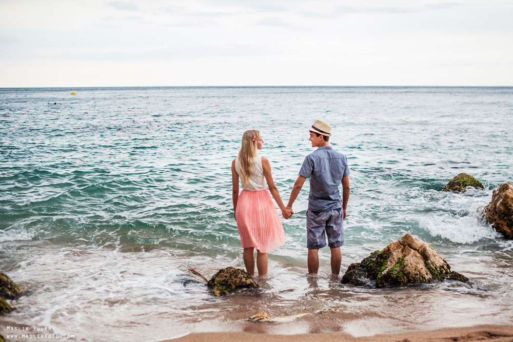 Sesión de fotos de playa en la Costa Brava. Fotógrafo en Barcelona Maslik Yulia