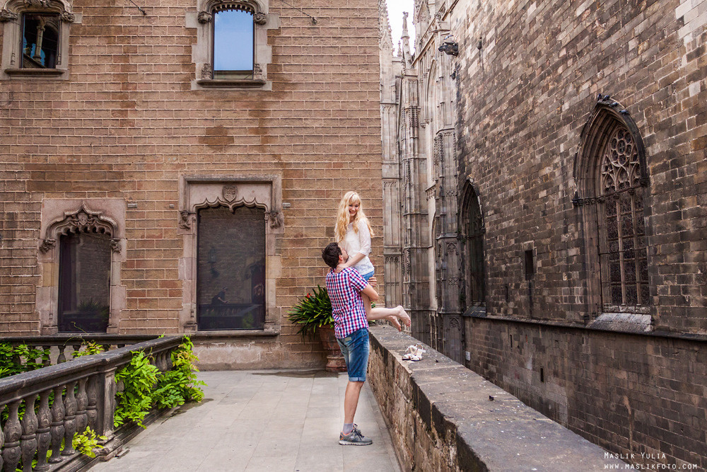 Romantic photo session in Barcelona. Photographer in Barcelona Spain Maslik Yulia