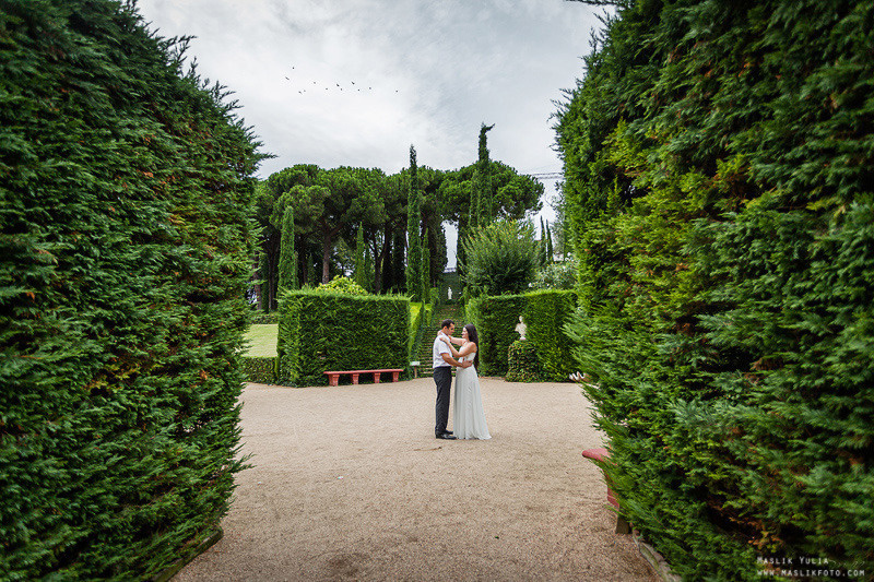 Sesión de fotos de boda en el Parque Laberinto de Barcelona. Fotógrafo en Barcelona Maslik Yulia