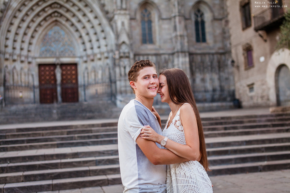 Impresionante paseo fotográfico de enamorados en Barcelona. Fotógrafo en Barcelona Maslik Yulia
