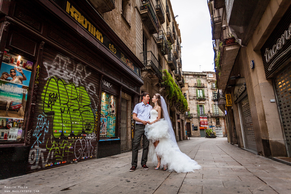 Sesión de fotos de boda en el puerto de Barcelona. Fotógrafo en Barcelona Maslik Yulia