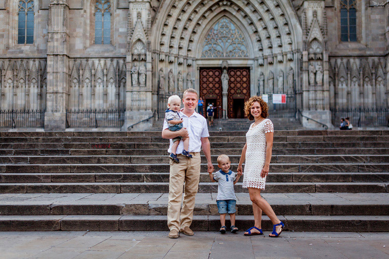 Rodzinna sesja zdjęciowa w Barcelonie. Fotograf w Barcelonie Hiszpanii Maslik Yulia