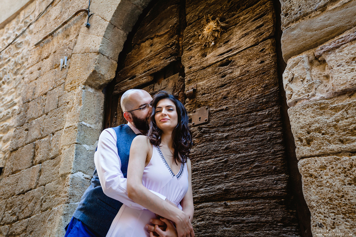 Photosession in the fabulous Besalu. Photographer in Barcelona Spain Maslik Yulia