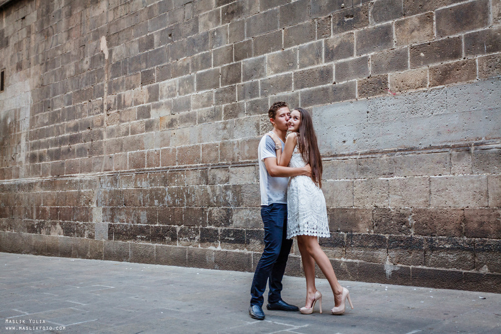 Impresionante paseo fotográfico de enamorados en Barcelona. Fotógrafo en Barcelona Maslik Yulia