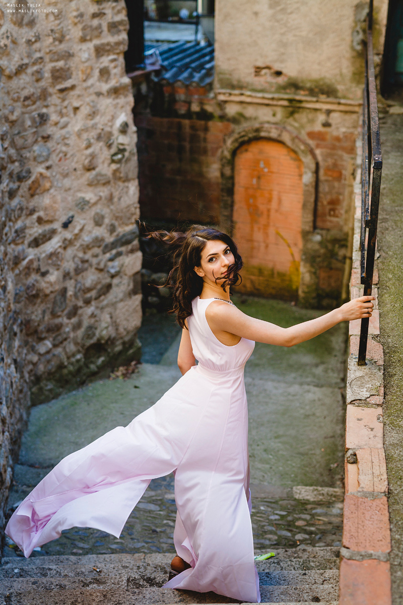Photosession in the fabulous Besalu. Photographer in Barcelona Spain Maslik Yulia
