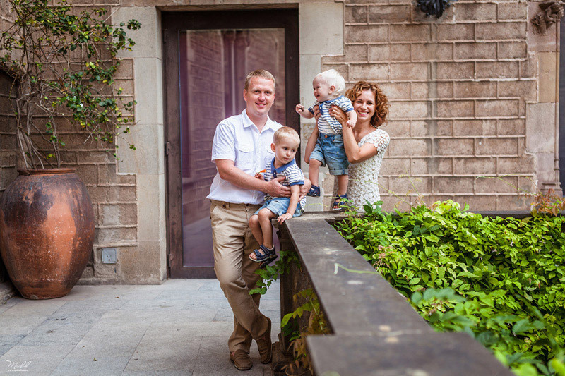 Rodzinna sesja zdjęciowa w Barcelonie. Fotograf w Barcelonie Hiszpanii Maslik Yulia