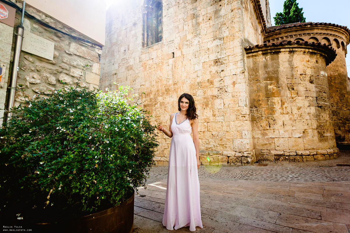 Photosession in the fabulous Besalu. Photographer in Barcelona Spain Maslik Yulia