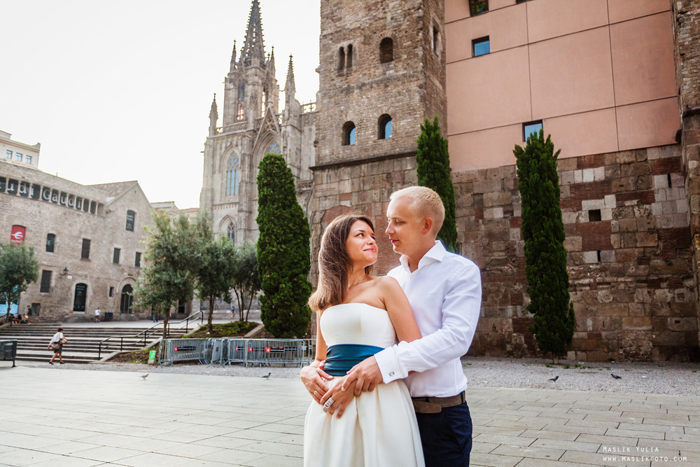 Elegante paseo fotográfico de boda. Fotógrafo en Barcelona Maslik Yulia