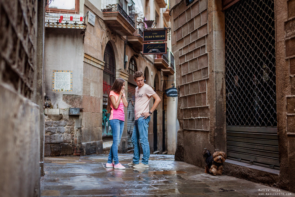 Impresionante paseo fotográfico de enamorados en Barcelona. Fotógrafo en Barcelona Maslik Yulia
