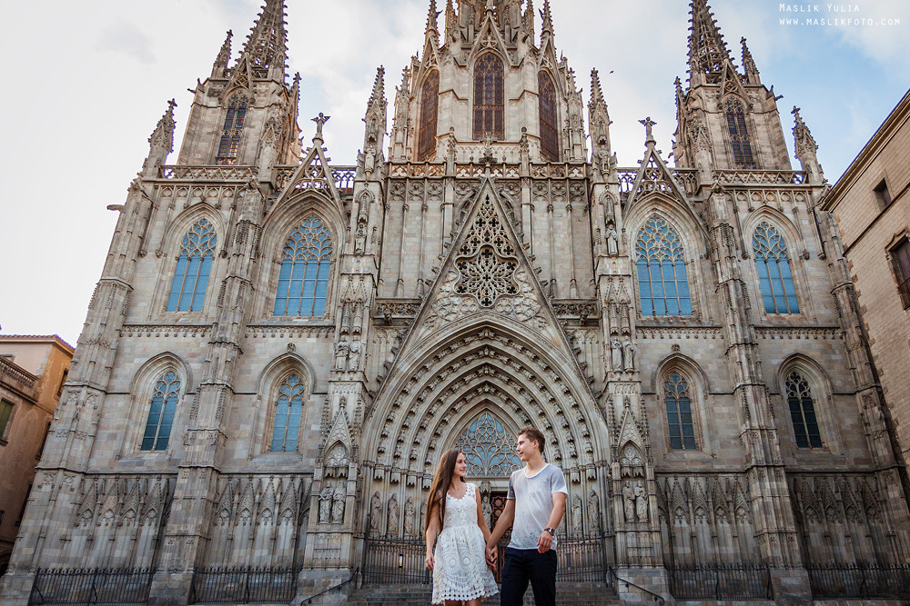 Impresionante paseo fotográfico de enamorados en Barcelona. Fotógrafo en Barcelona Maslik Yulia