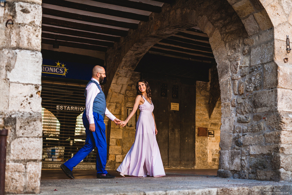 Photosession in the fabulous Besalu. Photographer in Barcelona Spain Maslik Yulia