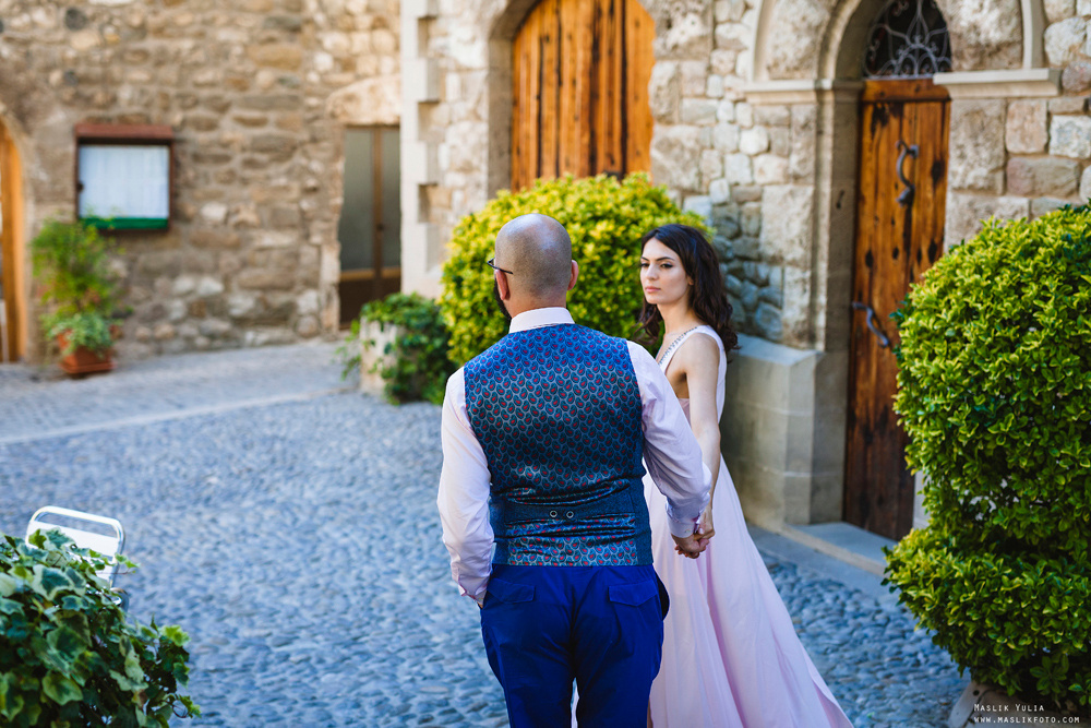Photosession in the fabulous Besalu. Photographer in Barcelona Spain Maslik Yulia