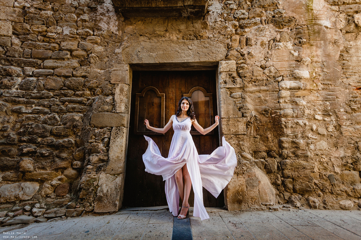 Photosession in the fabulous Besalu. Photographer in Barcelona Spain Maslik Yulia