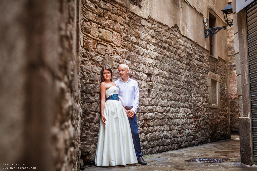 Elegante paseo fotográfico de boda. Fotógrafo en Barcelona Maslik Yulia