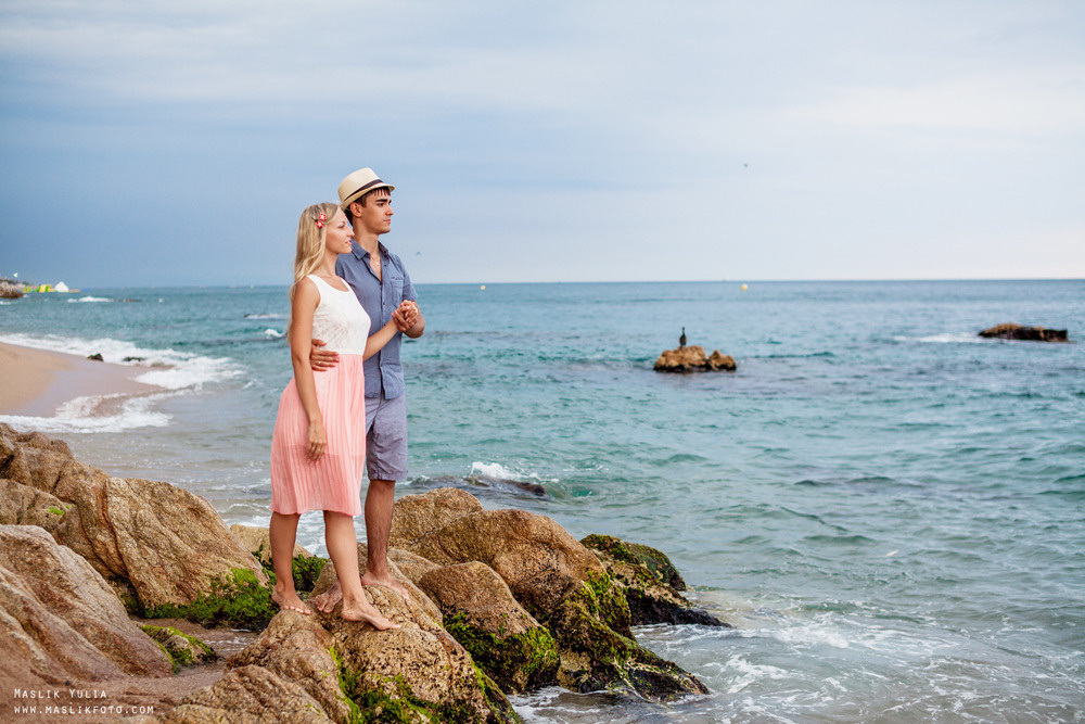 Sesión de fotos de playa en la Costa Brava. Fotógrafo en Barcelona Maslik Yulia