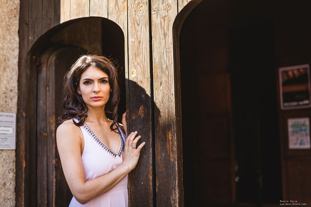 Photosession in the fabulous Besalu. Photographer in Barcelona Spain Maslik Yulia