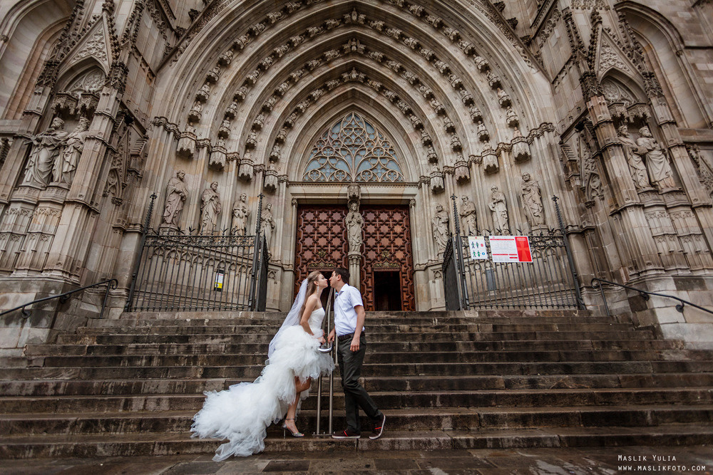 Sesión de fotos de boda en el puerto de Barcelona. Fotógrafo en Barcelona Maslik Yulia