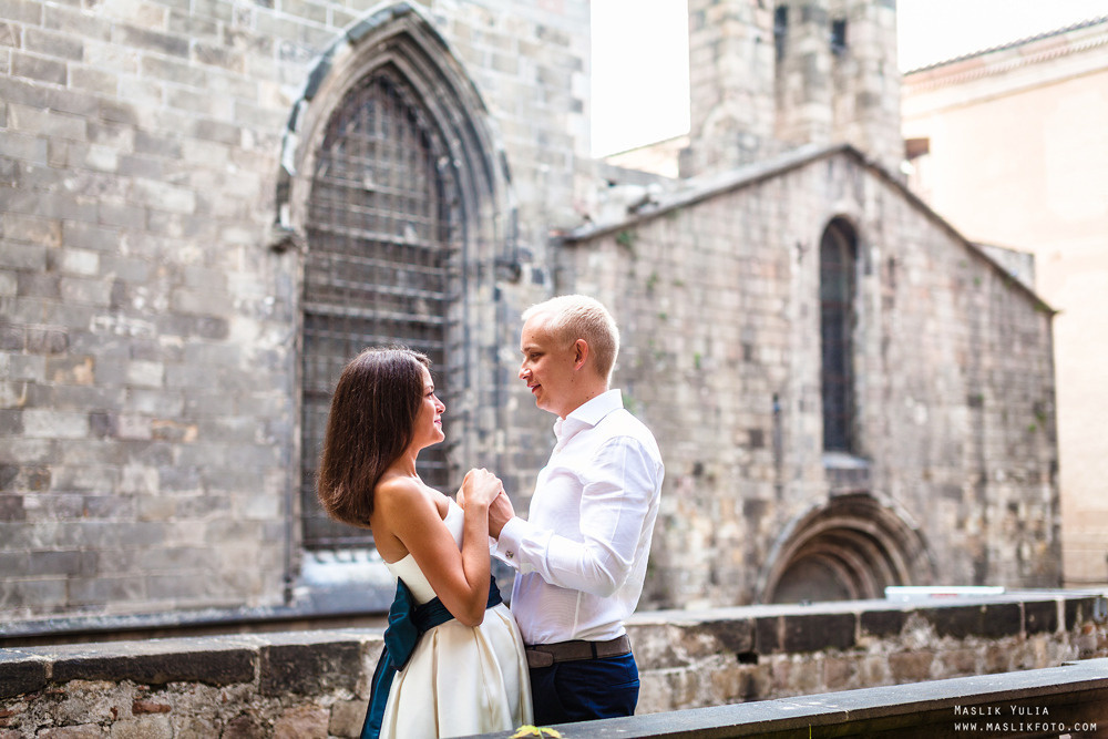 Elegante paseo fotográfico de boda. Fotógrafo en Barcelona Maslik Yulia
