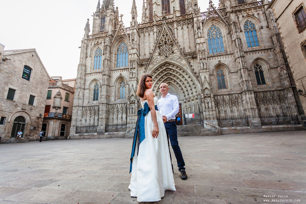 Elegante paseo fotográfico de boda. Fotógrafo en Barcelona Maslik Yulia
