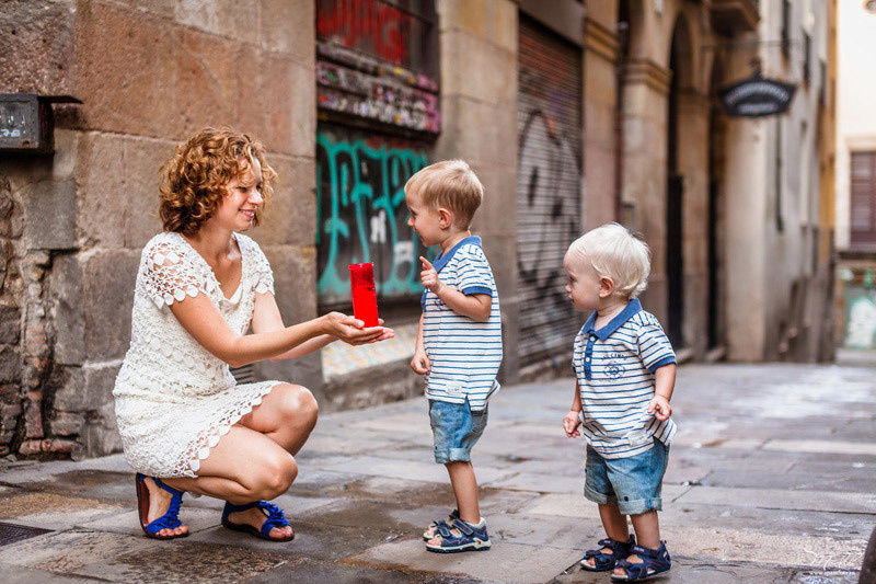Rodzinna sesja zdjęciowa w Barcelonie. Fotograf w Barcelonie Hiszpanii Maslik Yulia