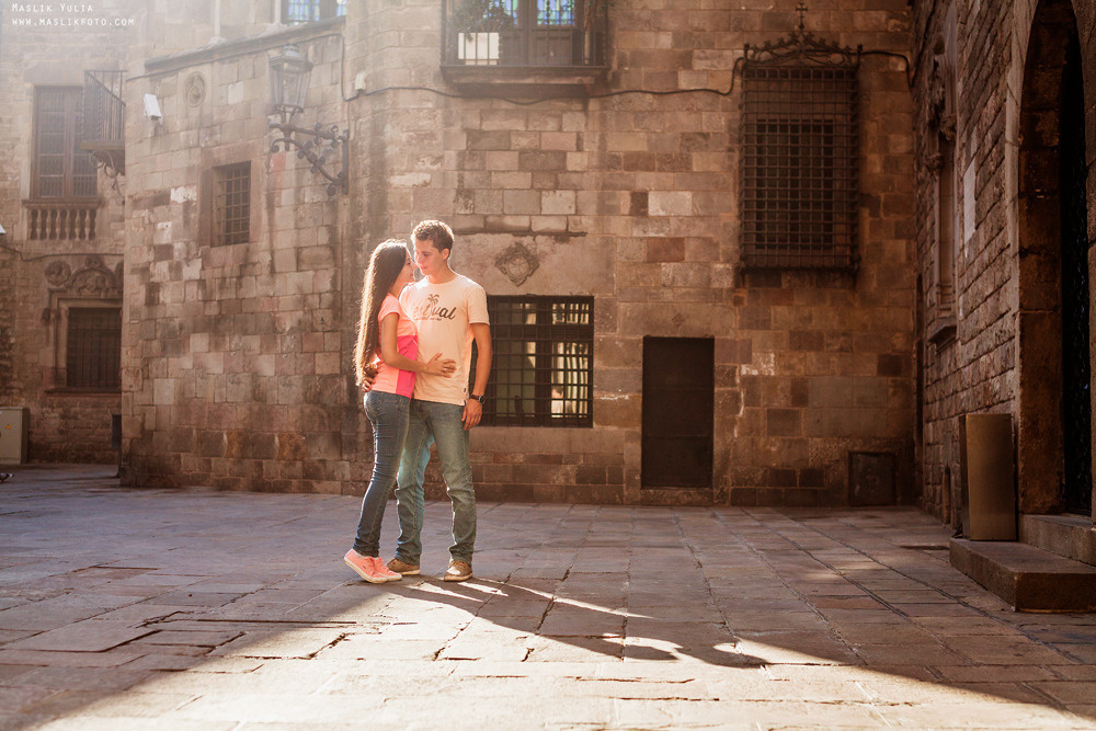 Impresionante paseo fotográfico de enamorados en Barcelona. Fotógrafo en Barcelona Maslik Yulia