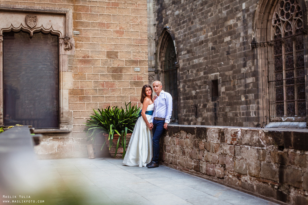 Elegante paseo fotográfico de boda. Fotógrafo en Barcelona Maslik Yulia