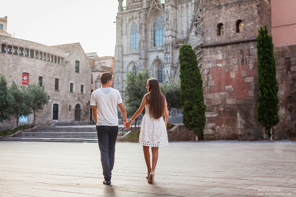 Impresionante paseo fotográfico de enamorados en Barcelona. Fotógrafo en Barcelona Maslik Yulia