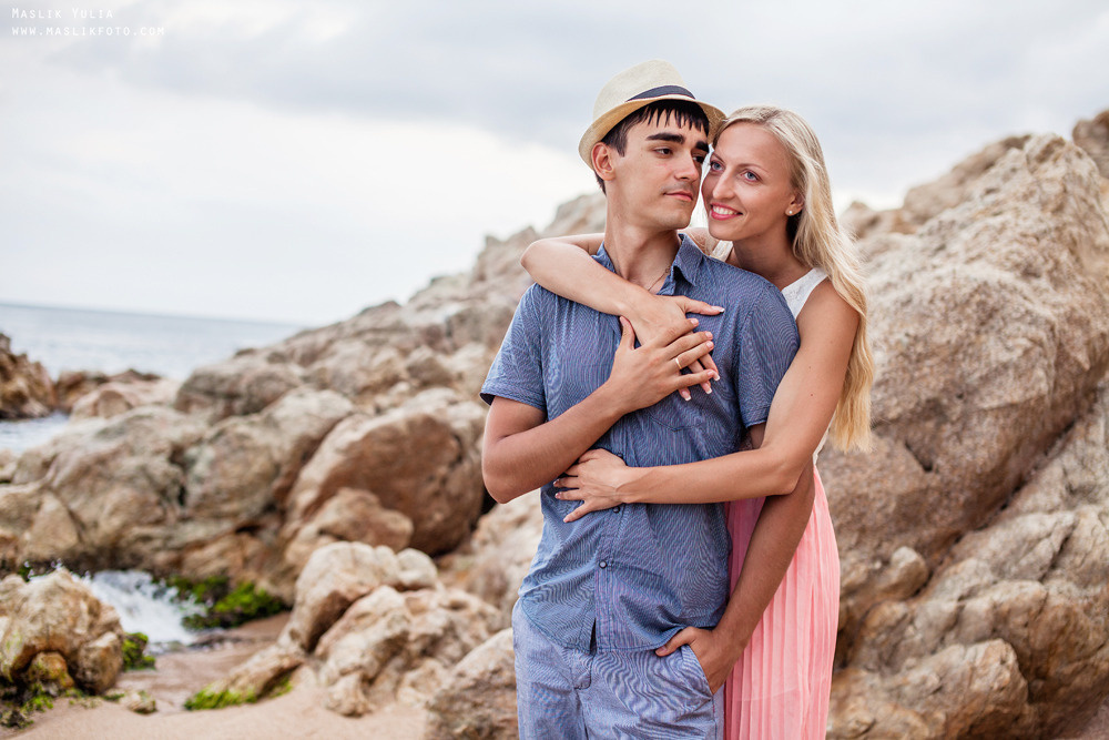 Sesión de fotos de playa en la Costa Brava. Fotógrafo en Barcelona Maslik Yulia