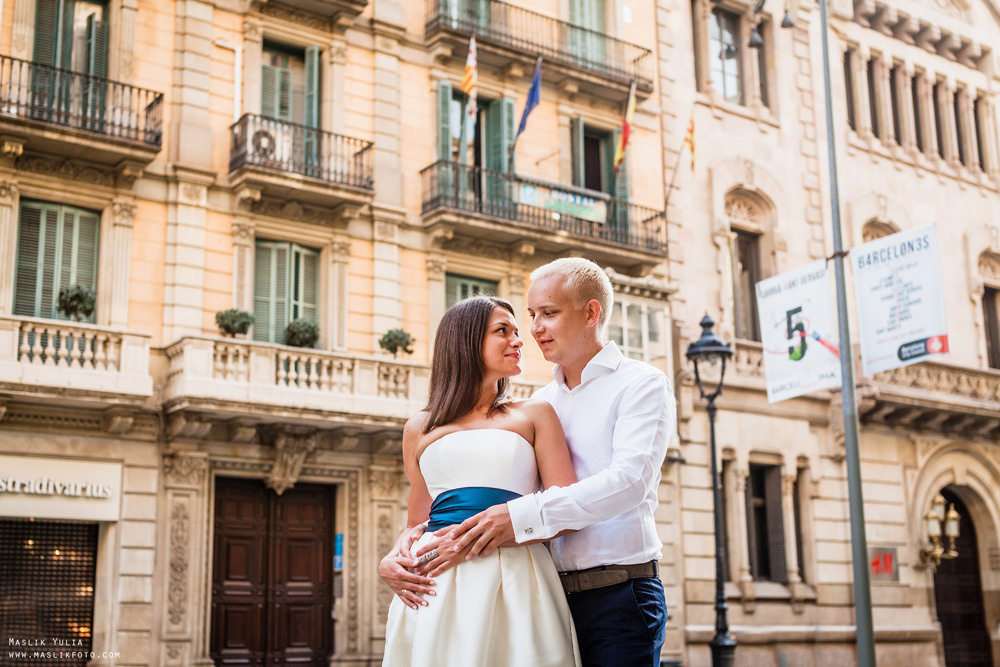 Elegante paseo fotográfico de boda. Fotógrafo en Barcelona Maslik Yulia