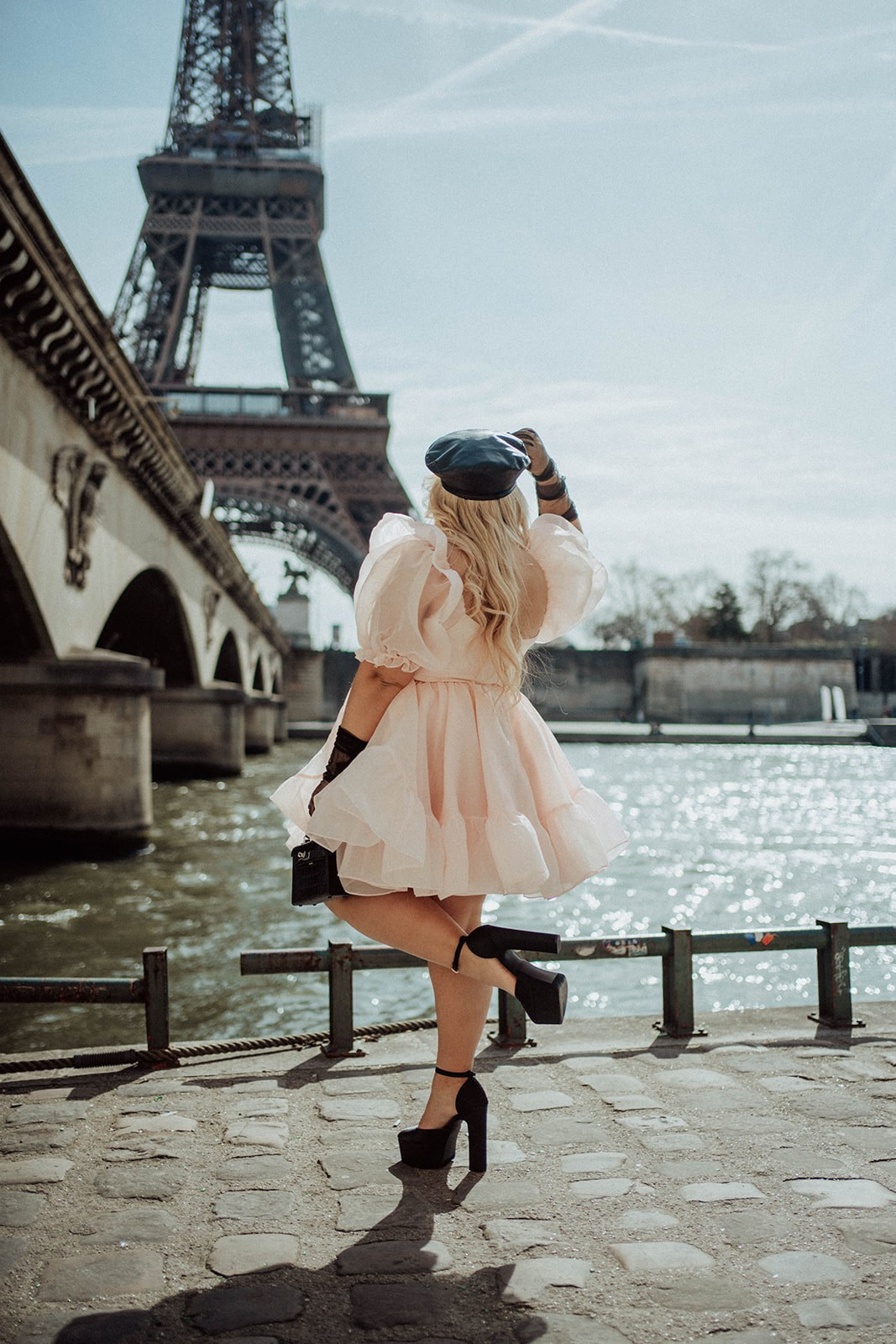 Photographer in Paris Yulia Shkadina | Couples, engagement, pre-wedding, individual photo-shoots in Paris at the best locations