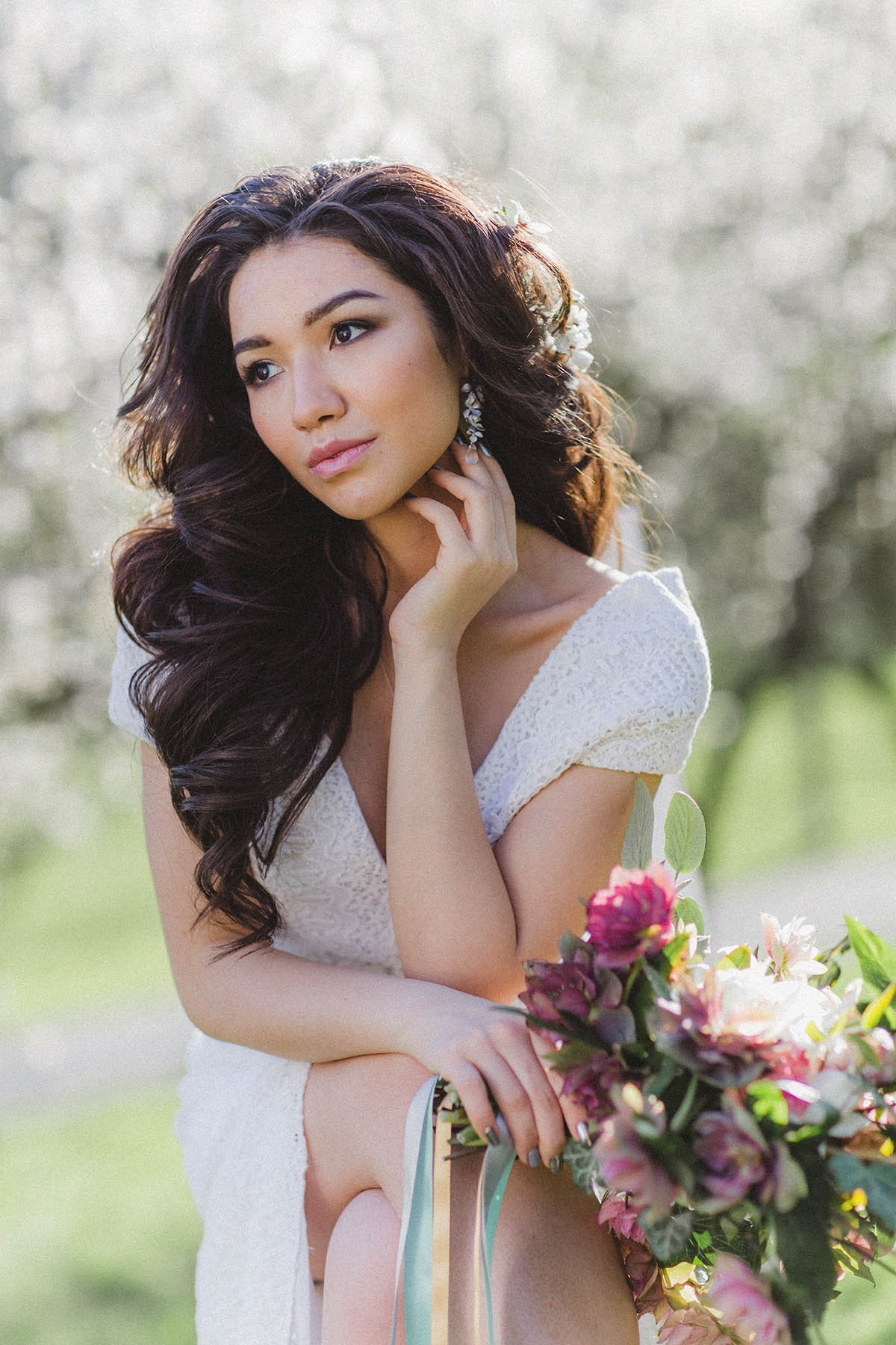 Model with bouquet under cherry blossoms, Petřín Hill.