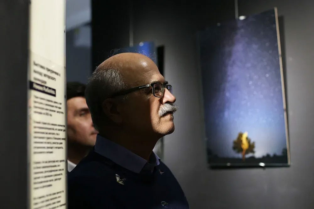 Открытие выставки Романа Рыбалёва «Календарь 2022». Școala de fotografie lui Roman Ribaliov. Orașul Chișinău, Moldova