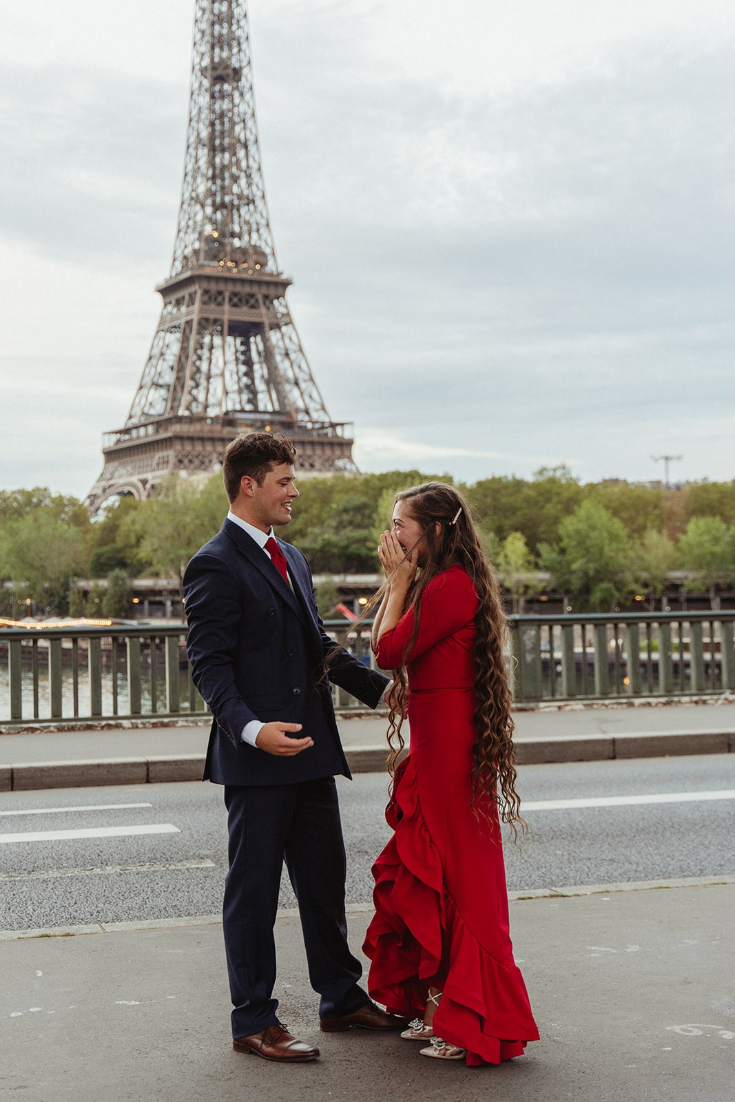 Proposal photo-shoot. Photographer in Paris Yulia Shkadina | Couples, engagement, pre-wedding, individual photo-shoots in Paris at the best locations