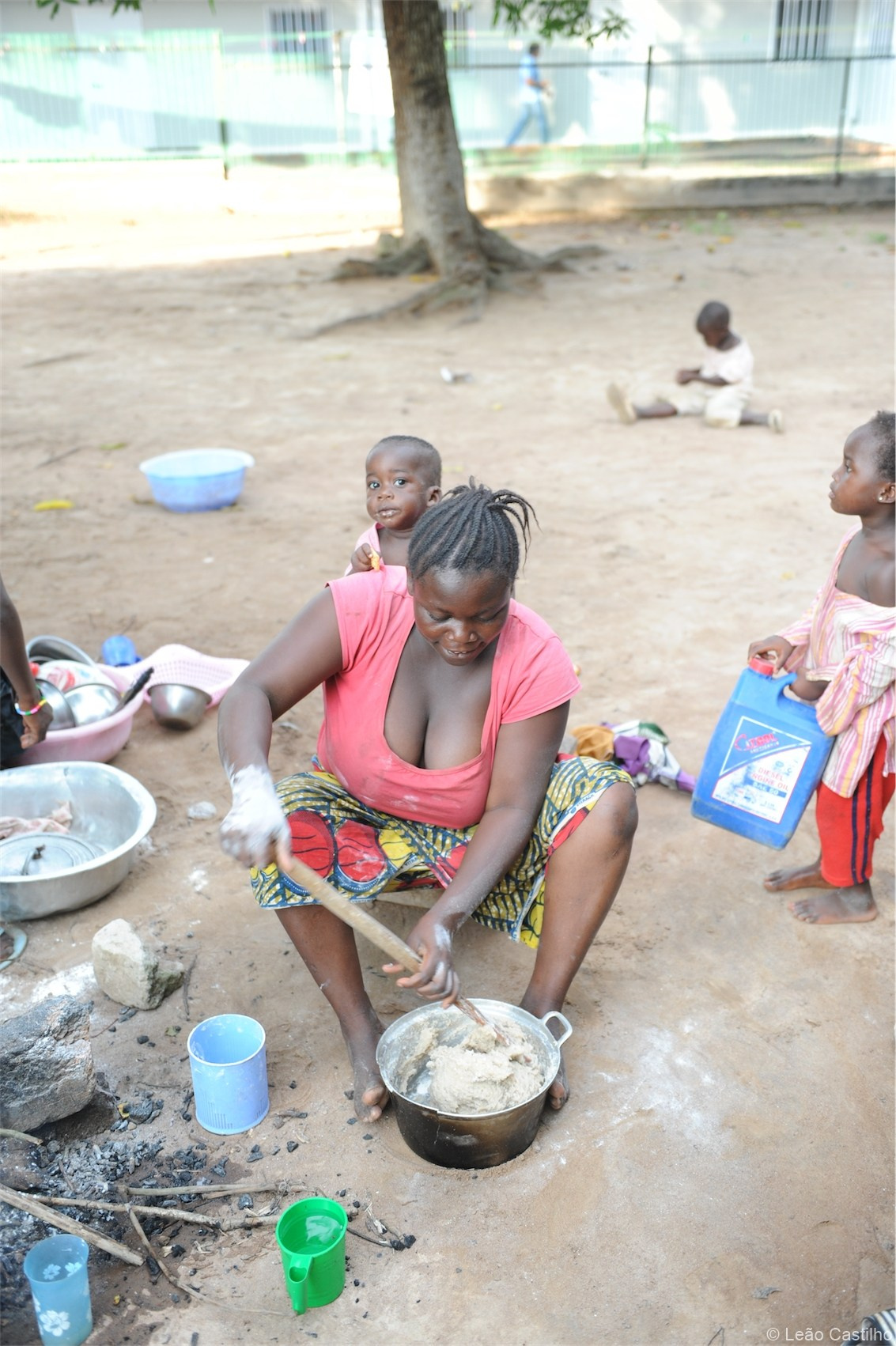 Photos of volunteer work in Congo. Simbahalu