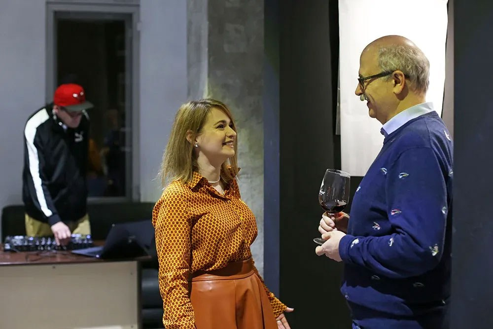 Открытие выставки Романа Рыбалёва «Календарь 2022». Școala de fotografie lui Roman Ribaliov. Orașul Chișinău, Moldova