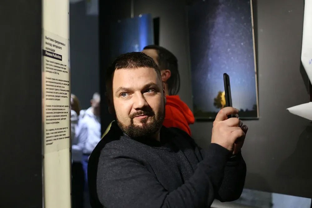 Открытие выставки Романа Рыбалёва «Календарь 2022». Școala de fotografie lui Roman Ribaliov. Orașul Chișinău, Moldova