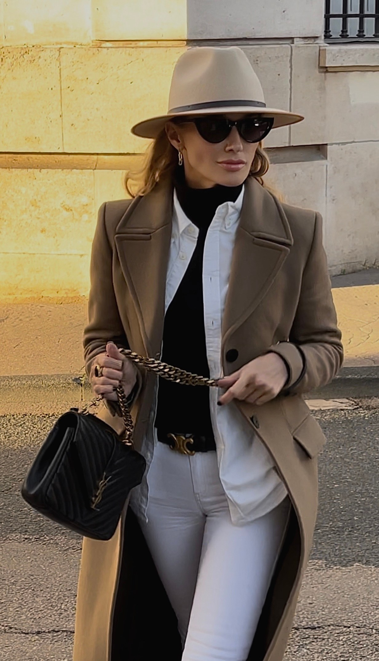 portrait mode urbain, photo branding femme chic à la française