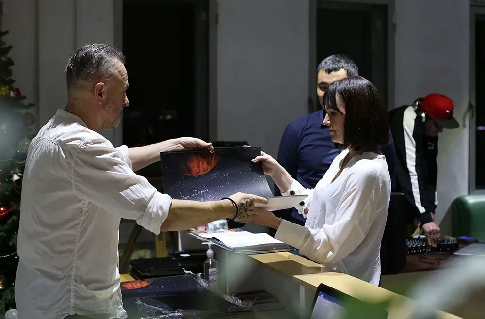 Открытие выставки Романа Рыбалёва «Календарь 2022». Școala de fotografie lui Roman Ribaliov. Orașul Chișinău, Moldova