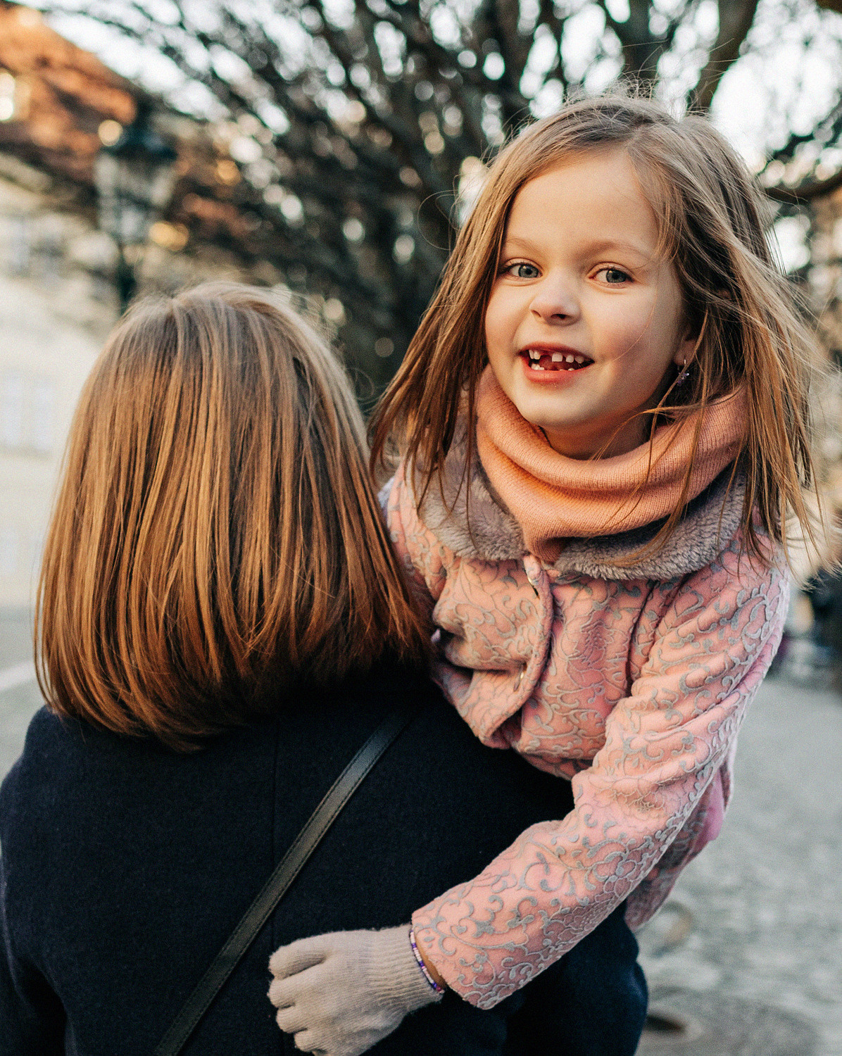 Фотосессия мамы и дочки на улочках города. Прага