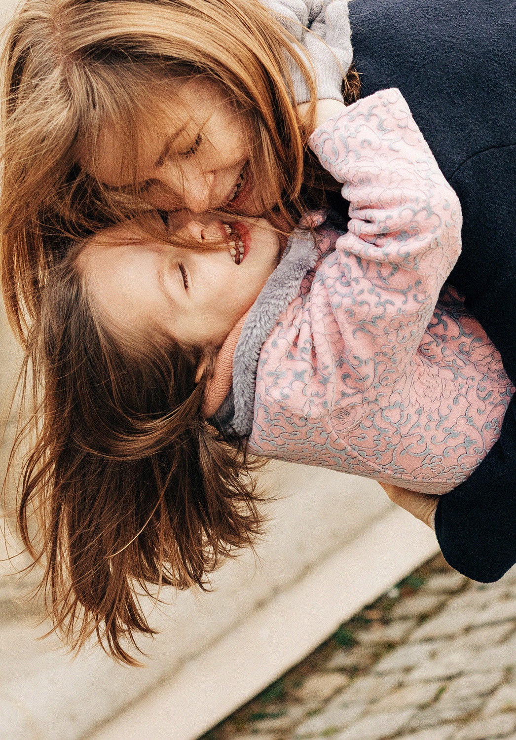 Фотосессия мамы и дочки на улочках города. Прага