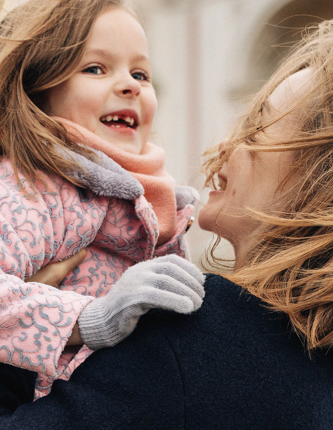 Фотосессия мамы и дочки на улочках города. Прага