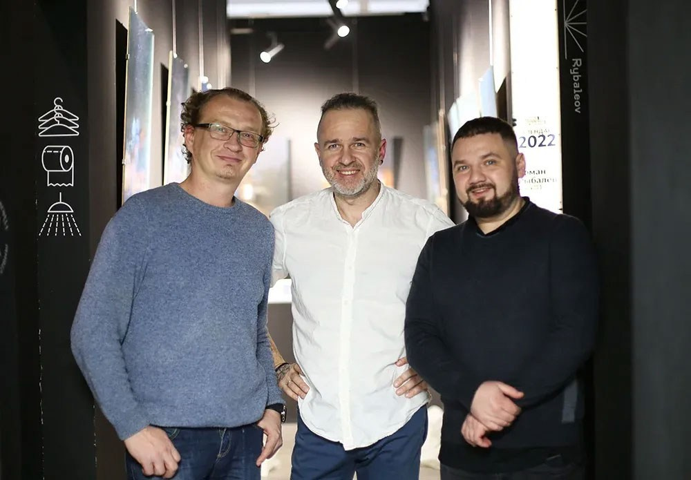 Открытие выставки Романа Рыбалёва «Календарь 2022». Școala de fotografie lui Roman Ribaliov. Orașul Chișinău, Moldova