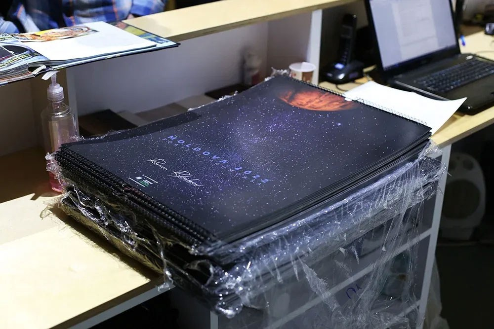 Открытие выставки Романа Рыбалёва «Календарь 2022». Școala de fotografie lui Roman Ribaliov. Orașul Chișinău, Moldova